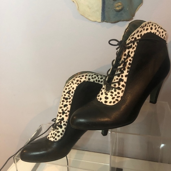 Poetic license boots size 39.5 leather with pony hair in a animal print. - Picture 5 of 7